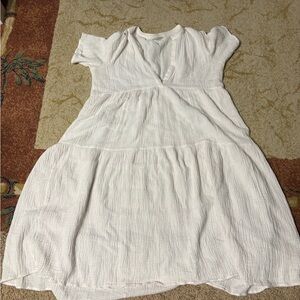 Women’s White V-Neck Tiered Casual Dress